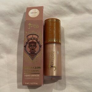 Juvias place Nubian glow liquid luminizer in ivory light